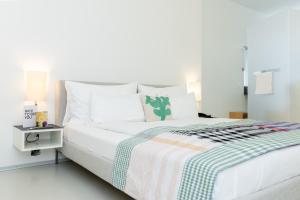 En eller flere senger på et rom på Greulich Design & Boutique Hotel
