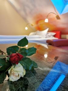 a rose sitting on top of a table at Penthouse mit Whirlpool, Sauna, Dachterrasse und Schwedenofen, air-condition in Altötting +25 photos