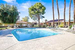 Πισίνα στο ή κοντά στο Sunrise Sanctuary Monthly Retreat with Pool