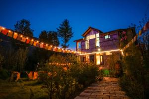 Zahrada ubytování The RAMA Lodge, Manali - 1,2,3,4 Bedrooms independent Luxury Cottages available With Mountain View