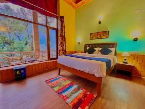 Voodi või voodid majutusasutuse The RAMA Lodge, Manali - 1,2,3,4 Bedrooms independent Luxury Cottages available With Mountain View toas