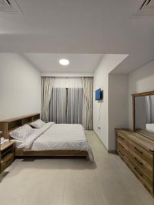 Postel nebo postele na pokoji v ubytování Oshare Modern Living Dubai by Shiro Elegant Holiday Homes