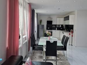 Kuchyň nebo kuchyňský kout v ubytování Deea Apartment