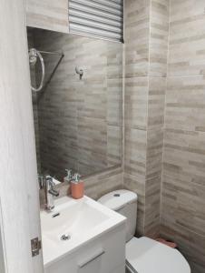 a bathroom with a white toilet and a sink at Aparta suite en Santa Marta in Santa Marta