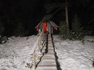 a small cabin in the snow at night at Talo Ristiinassa in Mikkeli +6 photos