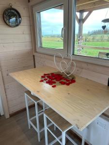 Galeriebild der Unterkunft Tiny housse serenity avec jacuzzi in Tinlot