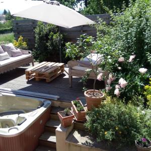 Κήπος έξω από το Relais St Jacques - Roanne