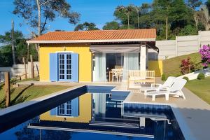 Bazén v ubytování Conforto, Aconchego e Natureza - Condomínio nebo v jeho okolí