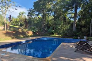 Bazén v ubytování Refúgio de Lazer e Conforto nebo v jeho okolí