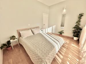 Posteľ alebo postele v izbe v ubytovaní Seaside Family Home with Wraparound Balcony + 15 fotografií