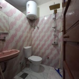 a bathroom with a toilet and a sink at Remal City in Luxor