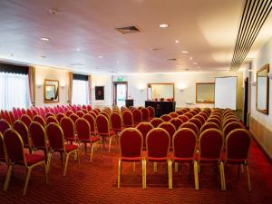 Gallery image of The Dragon Hotel in Swansea