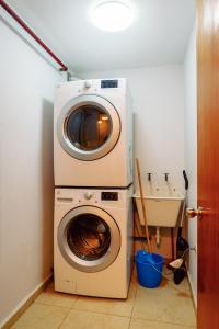 Bilde i galleriet til El Combate Oceanview Condo with Pool and Smart TV i Boqueron