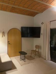 a living room with a flat screen tv on the wall at Casa Ceiba San Pancho in San Francisco