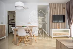 Televízia a/alebo spoločenská miestnosť v ubytovaní Casa Salzburg Ivan Luxury Homes 5ªPlta Sur 1ªLínea