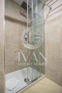 Kúpeľňa v ubytovaní Casa Salzburg Ivan Luxury Homes 5ªPlta Sur 1ªLínea