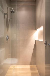 Koupelna v ubytování Setai Edition by Hosppedar + 51 fotografií