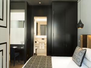 Postel nebo postele na pokoji v ubytování Corso 281 Luxury Suites