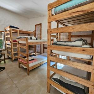 Μία ή περισσότερες κουκέτες σε δωμάτιο στο Hostel Punta Ballena Bar +23 φωτογραφίες