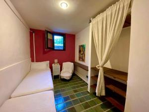 a small room with two beds and a window at Sweet ColiLu in Stintino