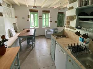 Η κουζίνα ή μικρή κουζίνα στο The Cherry Tomato Village Home +17 φωτογραφίες