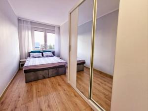 Ένα ή περισσότερα κρεβάτια σε δωμάτιο στο Apartament na wyłączność u Mirabeli
