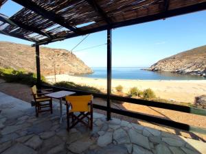 a table and chairs and a view of a beach at Zorgos Apartments in Zorgos 