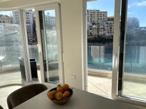 Bazen u ili blizu objekta Water's Edge Suite Xlendi with Direct Sea Access