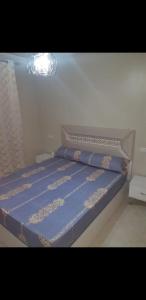 a bed in a room with a blue mattress at Appartement 3 meublé équipé in Nador