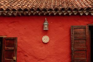 a red wall with a light and a window at Masoala in Tacoronte +29 photos