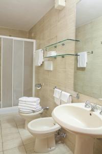 A bathroom at Classic Hotel