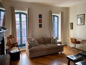 Foto sihtkohas Jersey City asuva majutusasutuse Historic 1869 Brownstone 15 min to NYC downtown galeriist