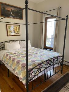 Foto sihtkohas Jersey City asuva majutusasutuse Historic 1869 Brownstone 15 min to NYC downtown galeriist