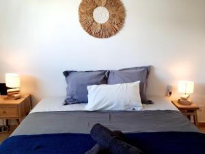 Voodi või voodid majutusasutuse Superbe 2 chambres avec piscine toas