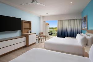 Televiisor ja/või meelelahutuskeskus majutusasutuses Dreams Cap Cana Resort & Spa