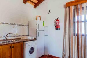 Kuchyň nebo kuchyňský kout v ubytování Vivienda Rural Atlántico Sur & Familias