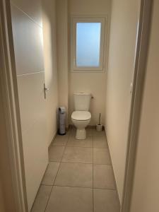 Maison familiale piscine 3 chambres Gujan-Mestras !的一间浴室