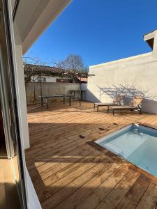 Maison familiale piscine 3 chambres Gujan-Mestras !内部或周边的泳池