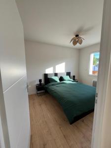 Maison familiale piscine 3 chambres Gujan-Mestras !客房内的一张或多张床位
