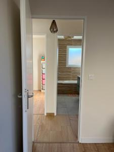 Maison familiale piscine 3 chambres Gujan-Mestras !客房内的一张或多张床位