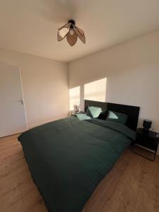 Maison familiale piscine 3 chambres Gujan-Mestras !客房内的一张或多张床位