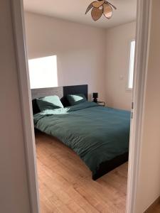 Maison familiale piscine 3 chambres Gujan-Mestras !客房内的一张或多张床位