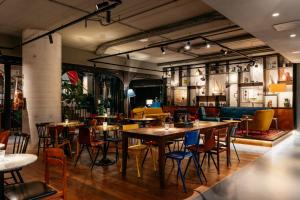 Posezení v ubytování Ruby Emma Hotel Amsterdam