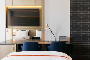 Postel nebo postele na pokoji v ubytování Ruby Emma Hotel Amsterdam