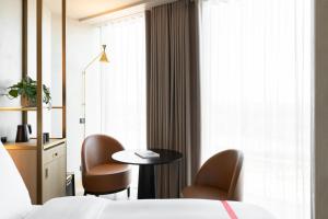Postel nebo postele na pokoji v ubytování Ruby Emma Hotel Amsterdam