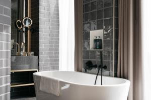 Koupelna v ubytování Ruby Emma Hotel Amsterdam