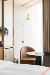 Postel nebo postele na pokoji v ubytování Ruby Emma Hotel Amsterdam