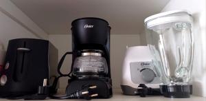 EuVe Ocean View Flat in Lima的咖啡和沏茶工具