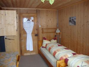 A bed or beds in a room at Bietschhorn