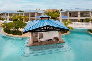 Bassein majutusasutuses Dreams Cap Cana Resort & Spa või selle lähedal